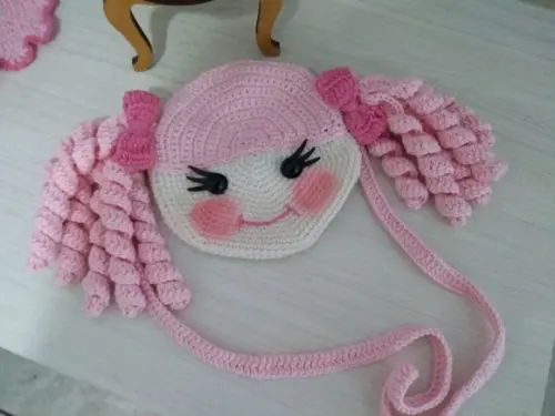 Bolsa infantil em croche Boneca