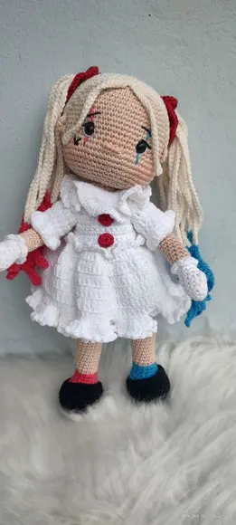 Boneca Arlequina em Amigurumi