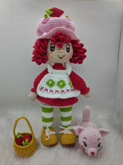 Boneca Moranguinho com Gatinho e Cestinha