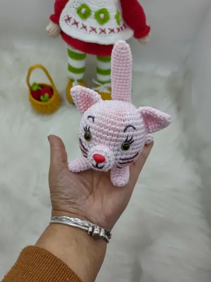 Boneca Moranguinho com Gatinho e Cestinha