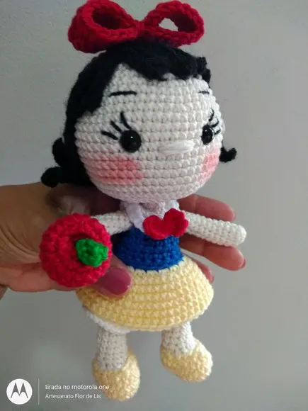 Boneca Pequena Branca de Neve