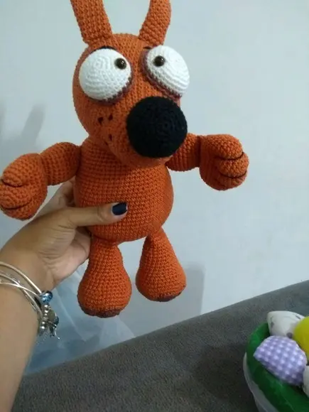 Cachorrinho Linguiça Amigurumi