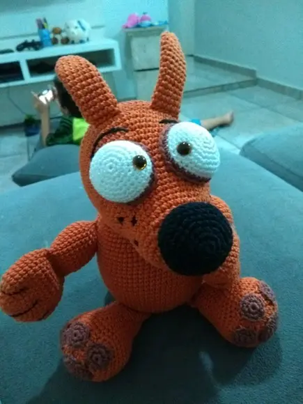 Cachorrinho Linguiça Amigurumi
