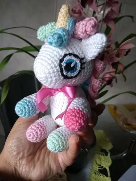 Mini Amigurumi Unicórnio