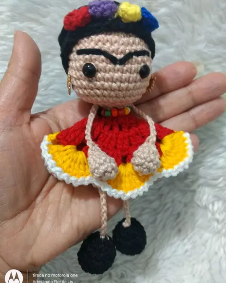 Mini Bonequinha de crochê Frida Kahlo