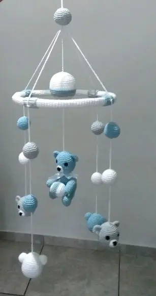 Mobile de Croche com Ursinhos e Bolinhas
