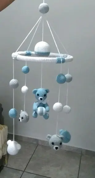 Mobile de Croche com Ursinhos e Bolinhas