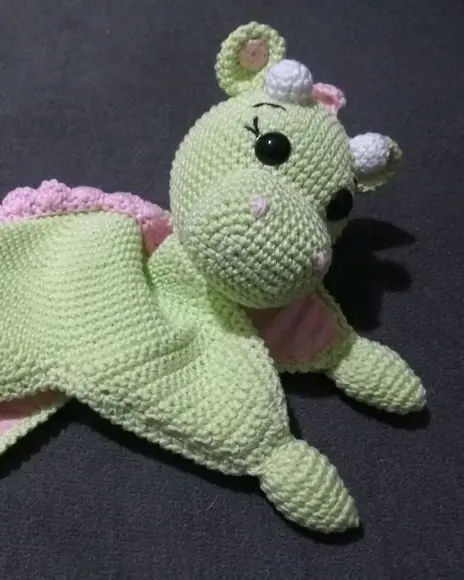 Naninha ou Manta do Apego em Crochê - Dragão Menina