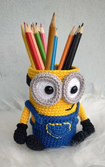 Porta Lápis ou Porta Treco em Crochê Minion
