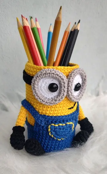Porta Lápis ou Porta Treco em Crochê Minion