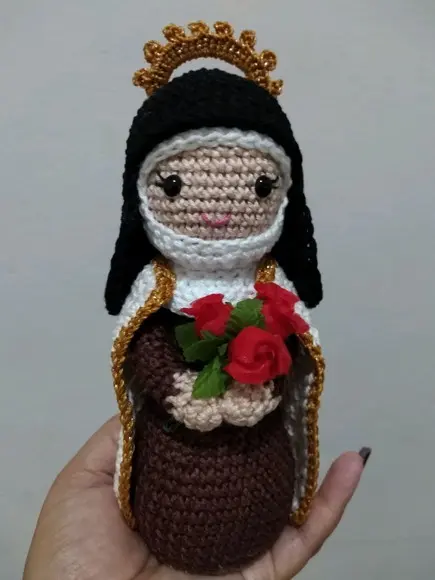 Santa Dulce ou Santa Terezinha Crochê