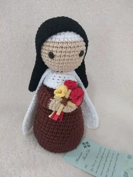 Santa Terezinha ou Nossa senhora em Crochê