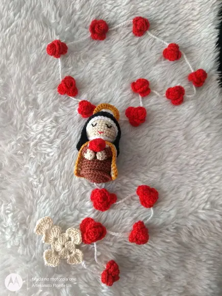 Terço de Crochê com Mini Santinha