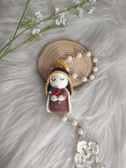 Terço de Crochê com Mini Santinha
