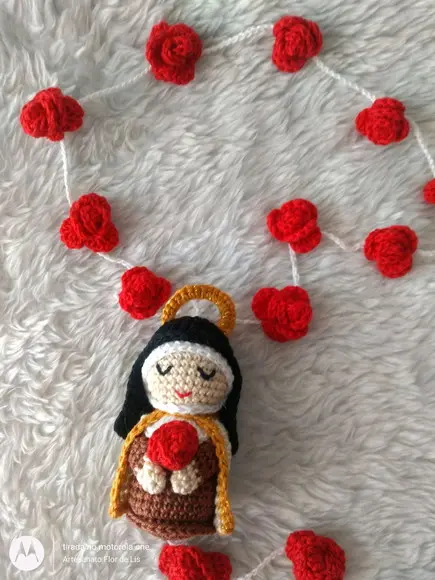 Terço de Crochê com Mini Santinha