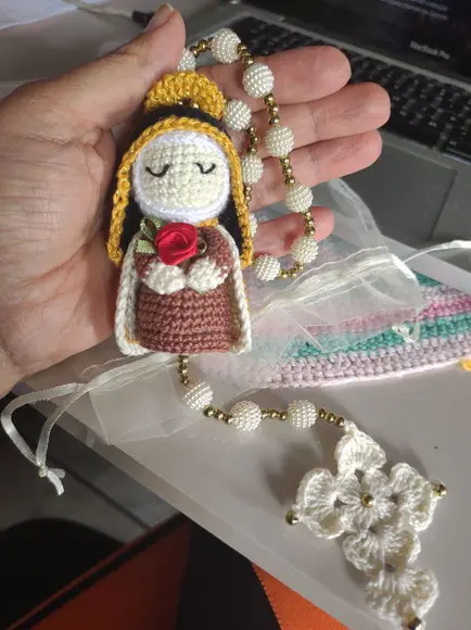 Terço de Crochê com Mini Santinha