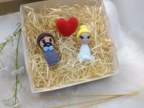 Topo de Bolo Casal de Noivinhos em Amigurumi