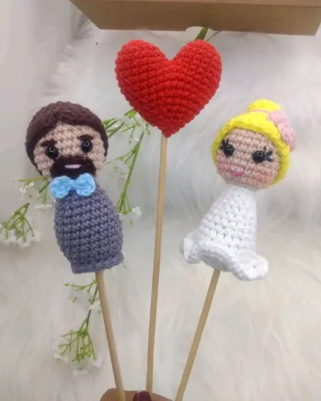 Topo de Bolo Casal de Noivinhos em Amigurumi