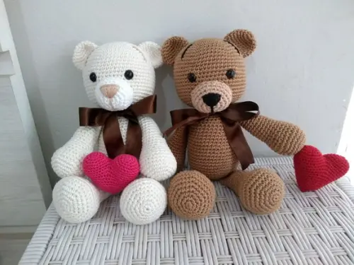 Urso com Coração em Crochê Amigurumi ( Valor por peça)