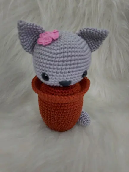 Vaso em crochê com gatinho