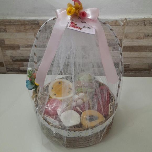 Cesta de Frutas e Flores