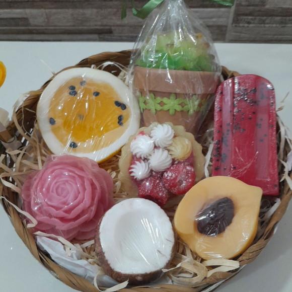 Cesta de Frutas e Flores