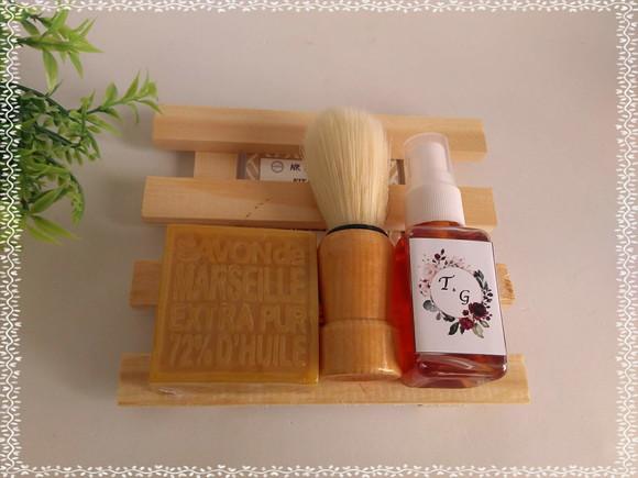 Kit de Barbear com Pincel e Saboneteira de Madeira em Pinus