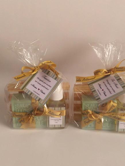 Kit de Barbear com Saboneteira de Madeira em Pinus