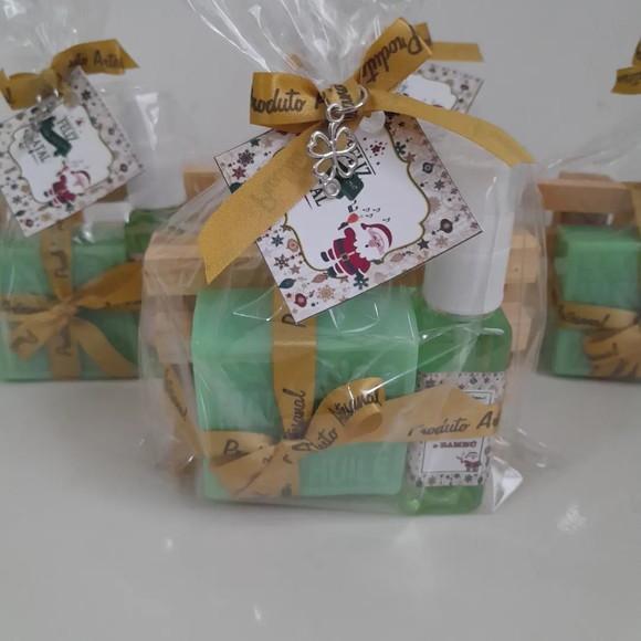 Kit de Barbear com Saboneteira de Madeira em Pinus