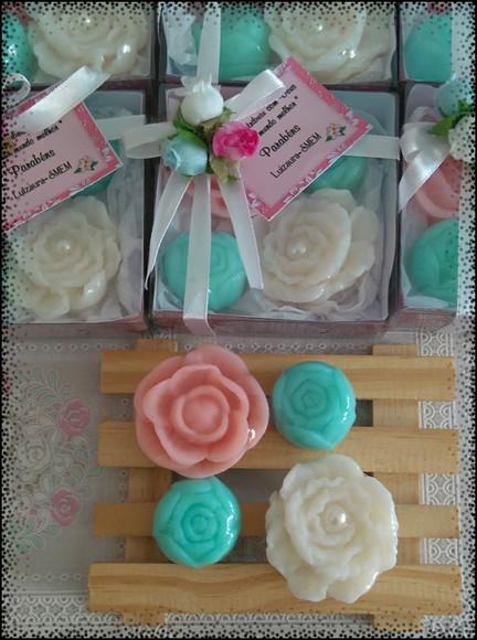 Lembrancinha Kit de Sabonetes Flores e Coração Aniversário