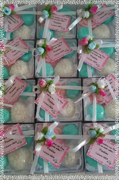 Lembrancinha Kit de Sabonetes Flores e Coração Aniversário