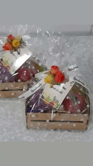 Caixote com Mini Frutas em Sabonetes