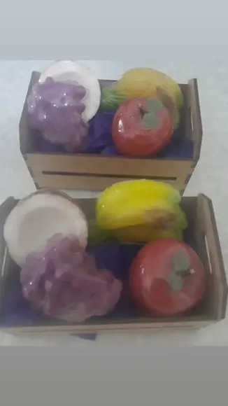 Caixote com Mini Frutas em Sabonetes