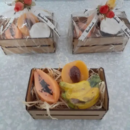 Caixote com Mini Frutas em Sabonetes