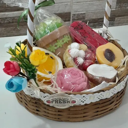 Cesta de Frutas e Flores