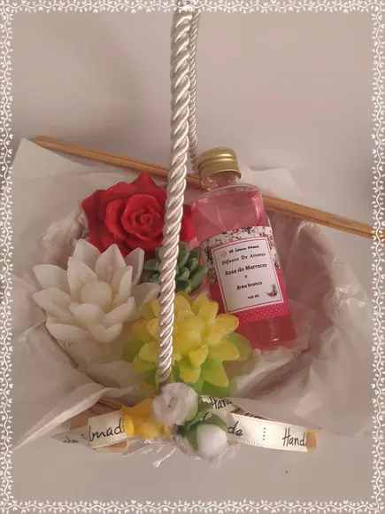 Cesta de sabonetes e difusor de aromas NATAL