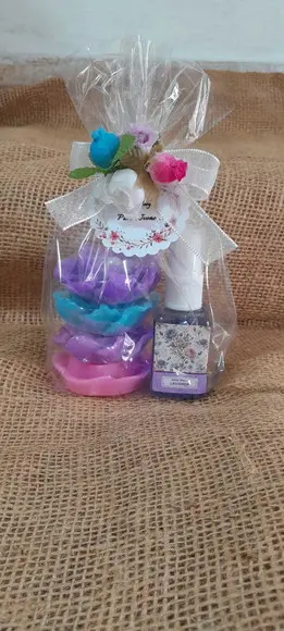 Kit de 4 Sabonetes e 01 Mini Difusor