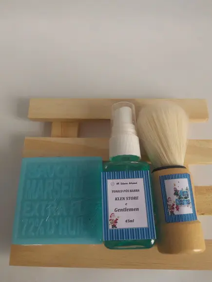 Kit de Barbear com Pincel e Saboneteira de Madeira em Pinus