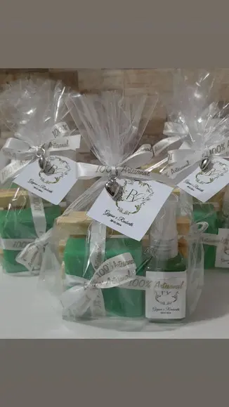 Kit de Barbear com Saboneteira de Madeira em Pinus
