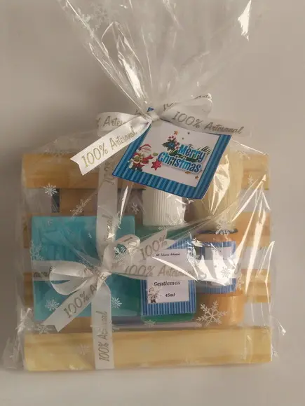 Kit de Barbear com Pincel e Saboneteira de Madeira em Pinus