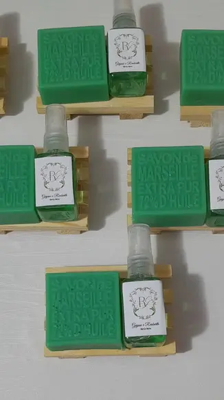 Kit de Barbear com Saboneteira de Madeira em Pinus