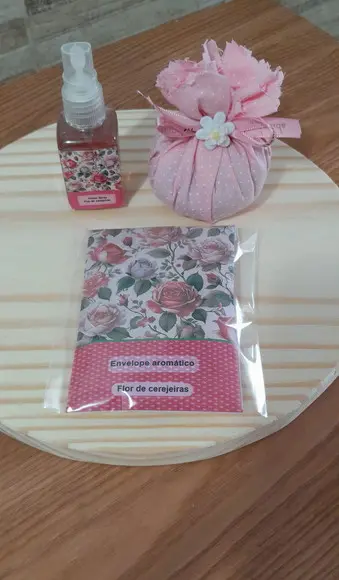 Kit Sache Perfumado com Mini Home Spray e Envelope Aromático