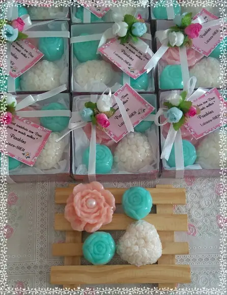 Lembrancinha Kit de Sabonetes Flores e Coração Aniversário