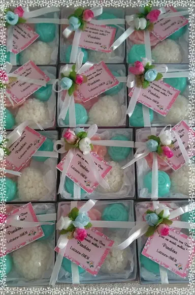 Lembrancinha Kit de Sabonetes Flores e Coração Aniversário