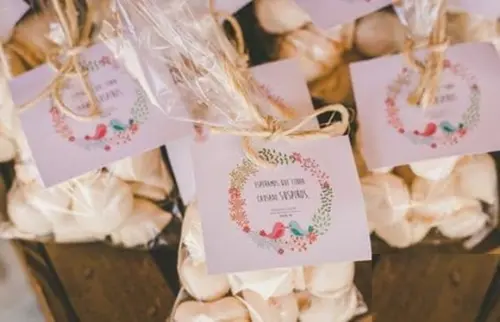 45 Mini Suspiros - Lembrancinhas Doces e Deliciosas