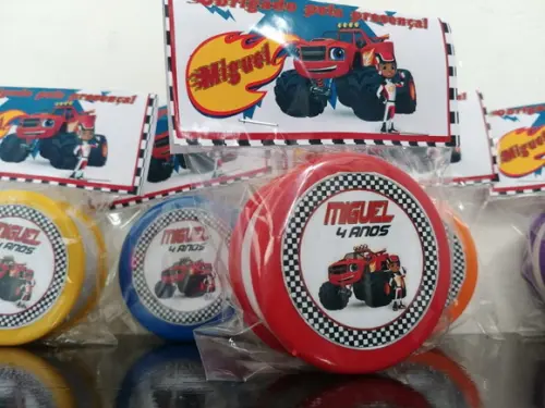 60 Copinhos Personalizados