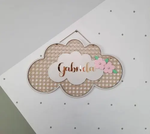 Enfeite Porta Maternidade Nuvem com Nome Palha Indiana mdf