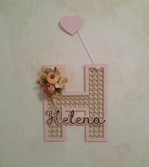 Letra Decorativa e Nome em mdf Acrílico Flores Palha Indiana