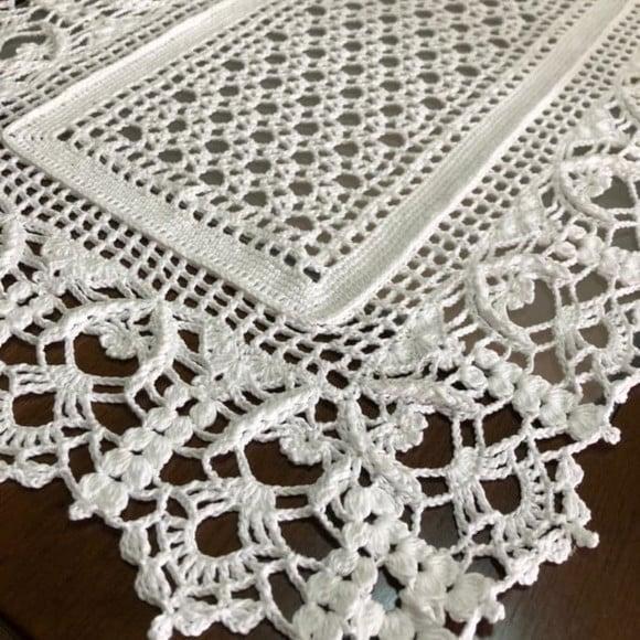 Caminho de Mesa Rendado em Crochê