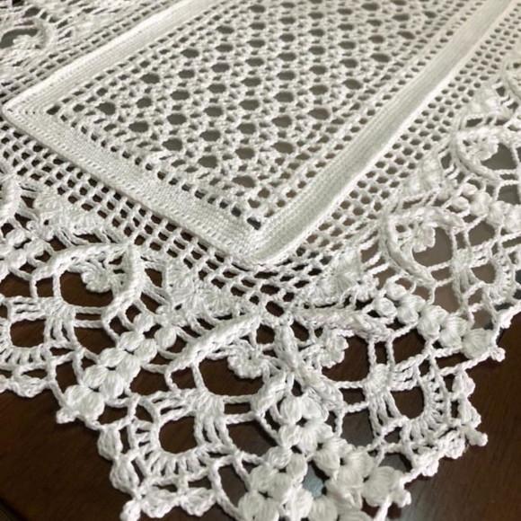 Caminho de Mesa Rendado em Crochê